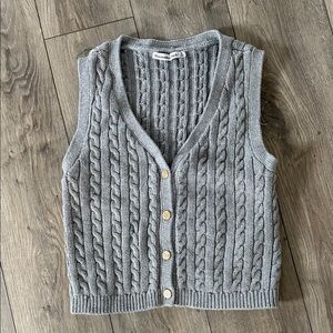 Abercrombie & Fitch Gray V-Neck Cable Knit Sweater Vest